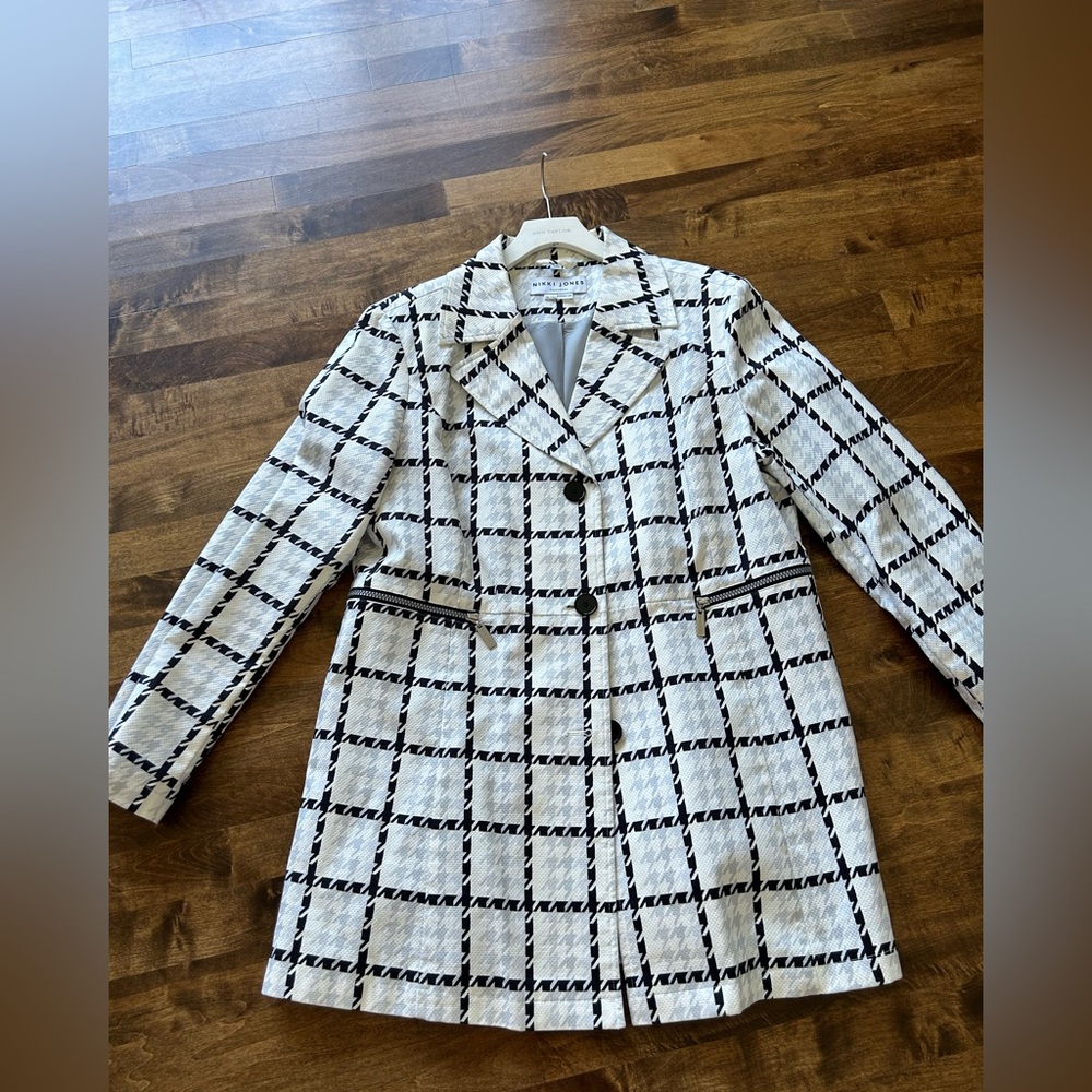 Beautiful Nikki Jones car coat, size XL
